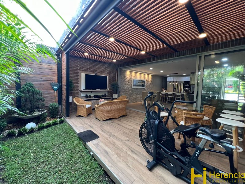 3BR House in El Poblado (200 m²) for Sale - 3
