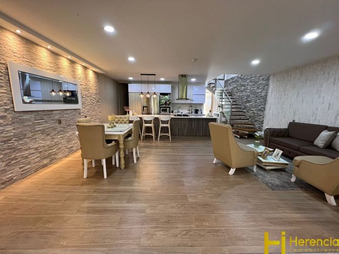 Casa de 3 alcobas en venta en El Poblado, Envigado, 200 m² · foto 8 de 24
