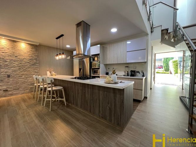 Casa de 3 alcobas en venta en El Poblado, Envigado, 200 m² · foto 9 de 24