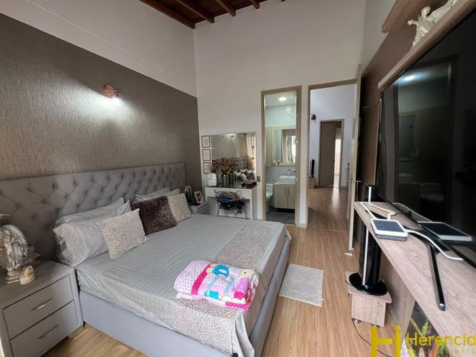 Casa de 3 alcobas en venta en El Poblado, Envigado, 200 m² · foto 12 de 24