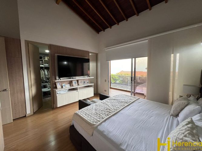 Casa de 3 alcobas en venta en El Poblado, Envigado, 200 m² · foto 13 de 24