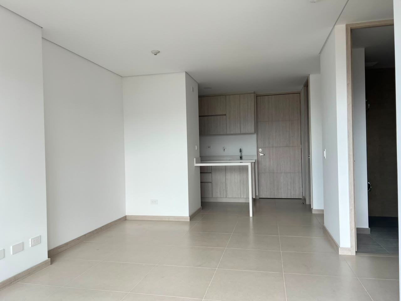 Apartamento en arriendo en Loma Del Barro, Envigado · foto 3 de 14
