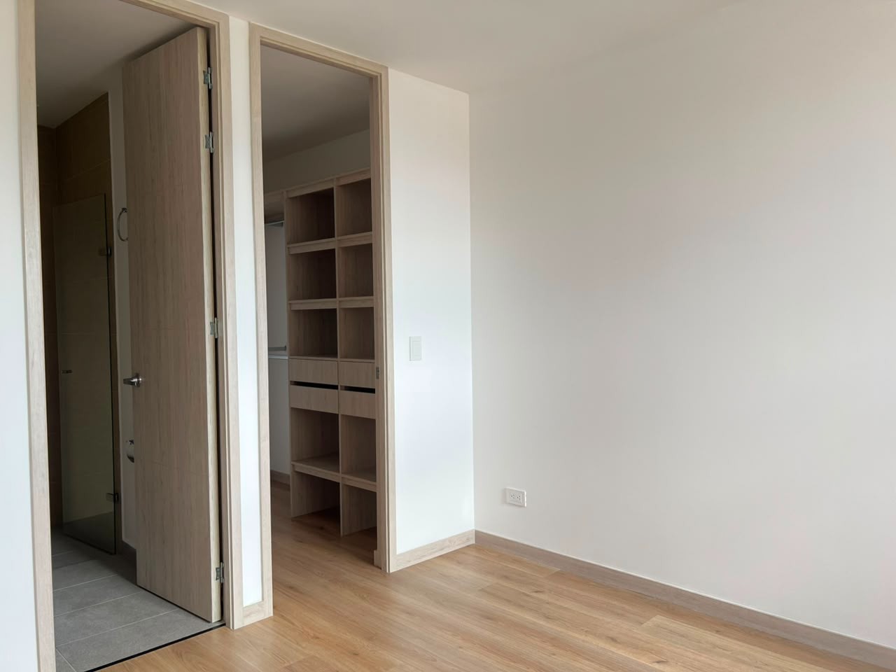 Apartamento en arriendo en Loma Del Barro, Envigado · foto 2 de 14