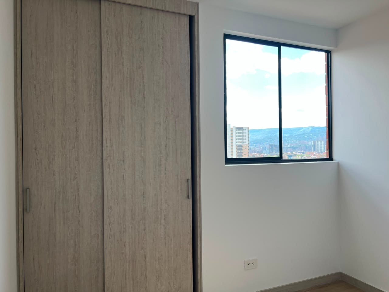 Apartamento en arriendo en Loma Del Barro, Envigado · foto 8 de 14