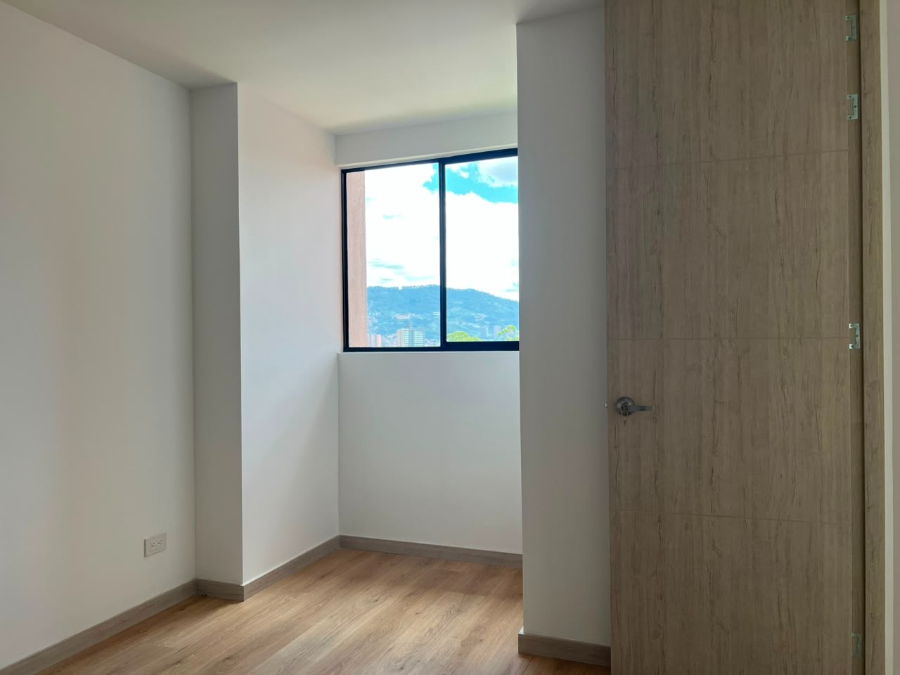 Apartamento en arriendo en Loma Del Barro, Envigado · foto 12 de 14