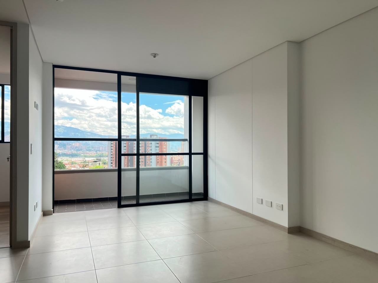 Apartamento en arriendo en Loma Del Barro, Envigado · foto 14 de 14