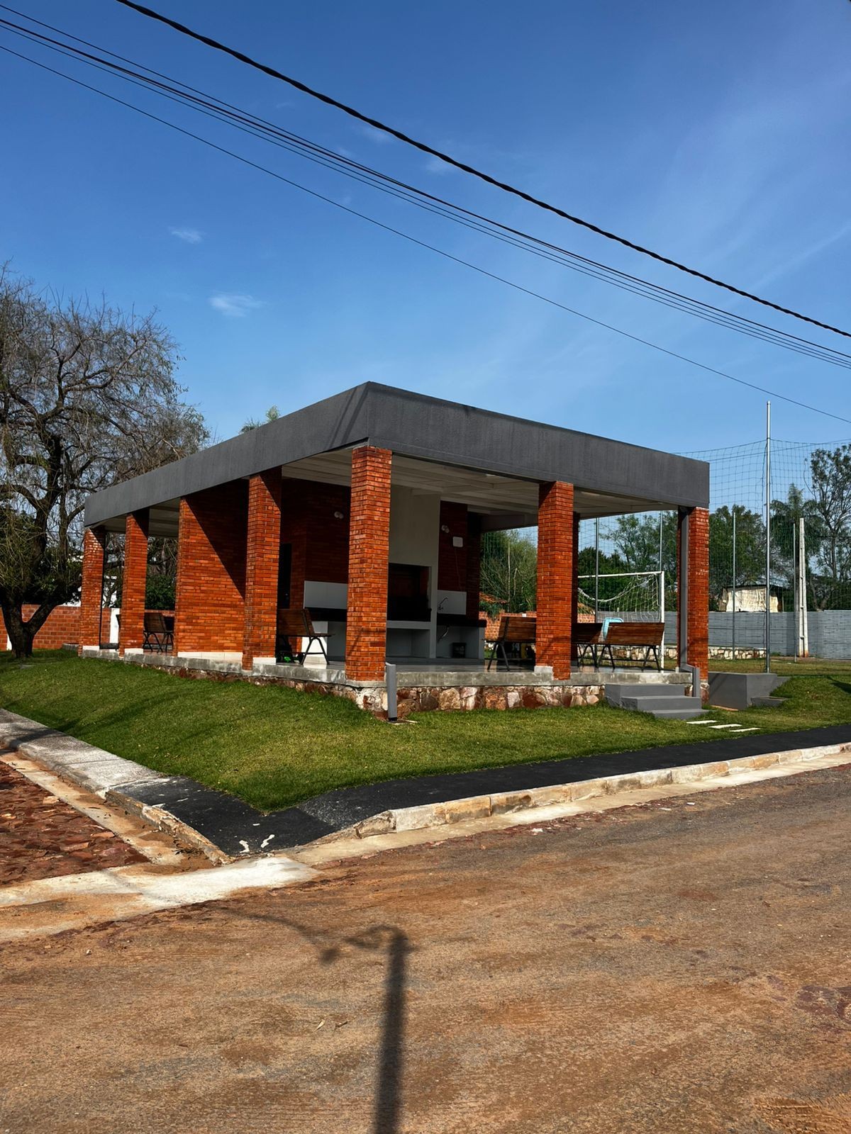VENDO HERMOSA CASA  BARRIO CERRADO - ZONA LUQUE — foto 3