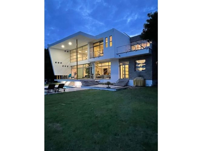 Casa de 4 alcobas en venta en Lagos Del Caujaral, Puerto Colombia, 579 m² · foto 2 de 21