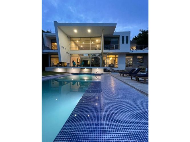 Casa de 4 alcobas en venta en Lagos Del Caujaral, Puerto Colombia, 579 m² · foto 3 de 21