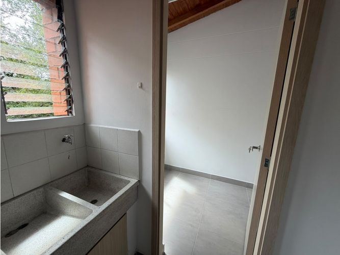 Apartamento de 3 alcobas en venta en Loma De Las Brujas, Envigado, 92 m² · foto 6 de 15