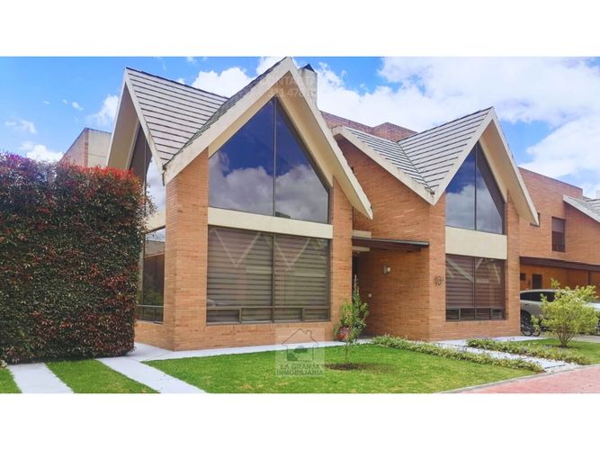 Casa de 5 alcobas en arriendo en La Estacion, Cajicá, 270 m² · foto 2 de 24