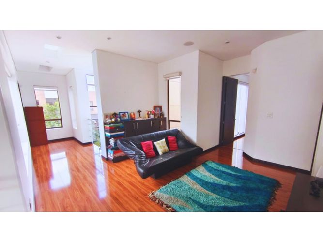 Casa de 5 alcobas en arriendo en La Estacion, Cajicá, 270 m² · foto 21 de 24