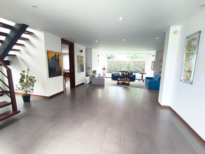 Casa de 4 alcobas en venta en Las Juntas, Chía, 381 m² · foto 2 de 22
