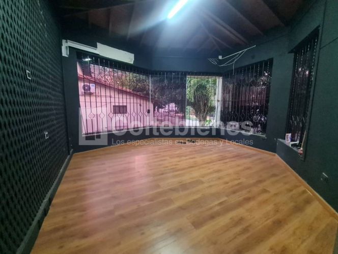 Casa de 20 alcobas en arriendo en Santa Maria De Los Angeles, Medellín, 680 m² · foto 3 de 17