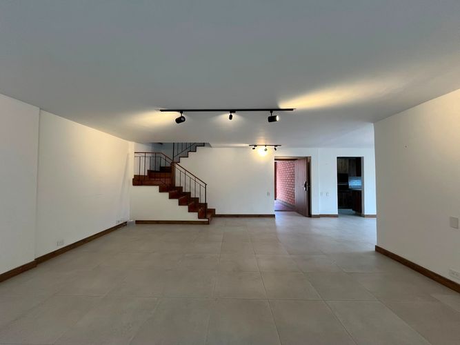 Casa de 4 alcobas en venta en El Poblado, Medellín, 300 m² · foto 13 de 20
