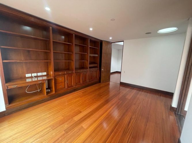 Apartamento de 3 alcobas en venta en Chicó Alto, Bogotá, 285 m² · foto 7 de 19