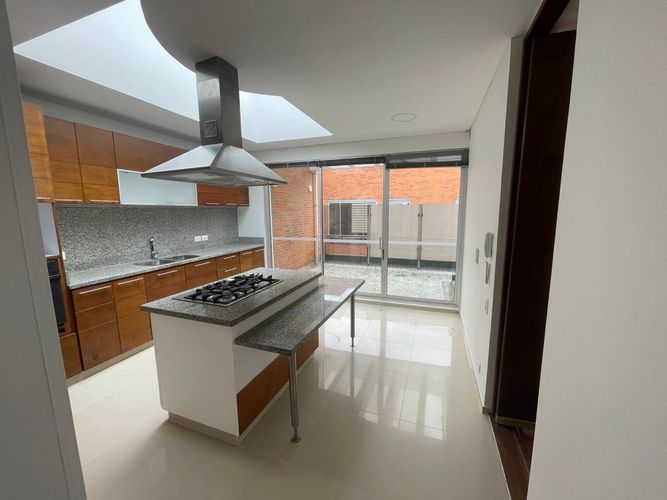 Apartamento de 3 alcobas en venta en Chicó Alto, Bogotá, 285 m² · foto 5 de 19