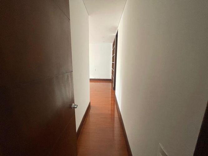 Apartamento de 3 alcobas en venta en Chicó Alto, Bogotá, 285 m² · foto 14 de 19
