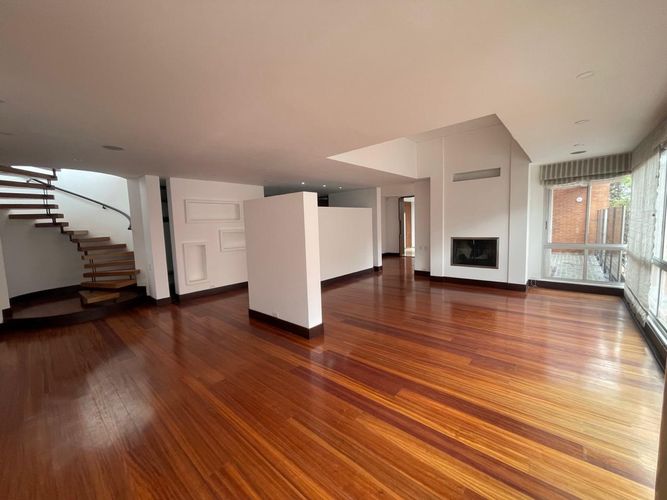 Apartamento de 3 alcobas en venta en Chicó Alto, Bogotá, 285 m² · foto 2 de 19