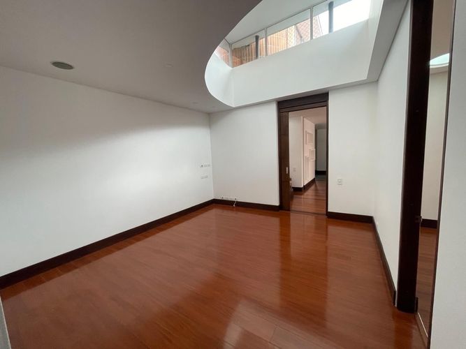 Apartamento de 3 alcobas en venta en Chicó Alto, Bogotá, 285 m² · foto 12 de 19