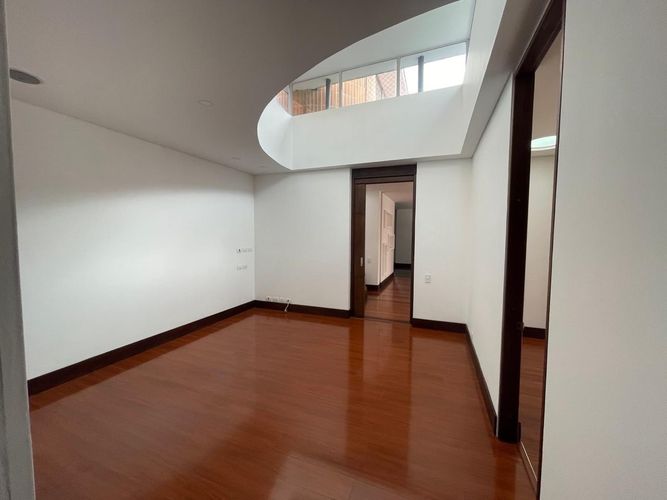 Apartamento de 3 alcobas en venta en Chicó Alto, Bogotá, 285 m² · foto 11 de 19