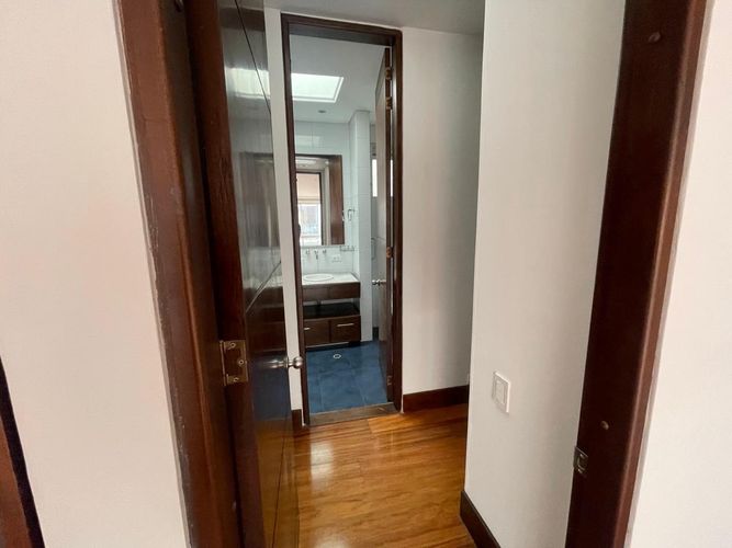 Apartamento de 3 alcobas en venta en Chicó Alto, Bogotá, 285 m² · foto 17 de 19