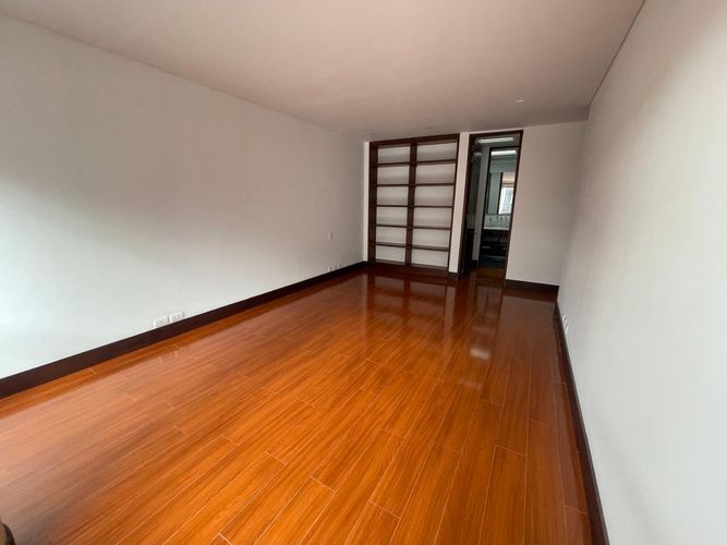 Apartamento de 3 alcobas en venta en Chicó Alto, Bogotá, 285 m² · foto 15 de 19