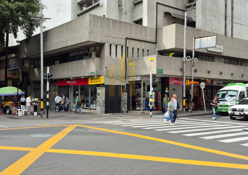 Local comercial en venta en La candelaria, Medellín 2