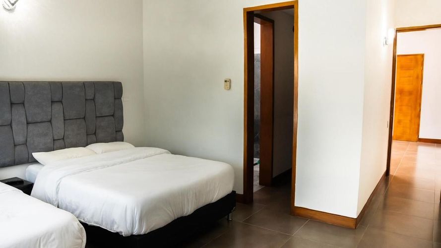 Casa de 10 alcobas en venta en Los Balsos, Medellín, 1000 m² · foto 12 de 20