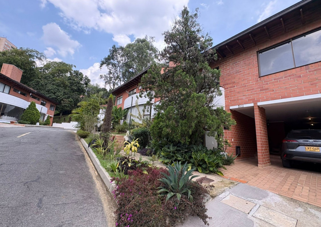 Casa for sale in El Poblado, Envigado 2