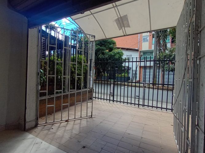 Local en arriendo en Laureles, Medellín, 24 m² · foto 10 de 13