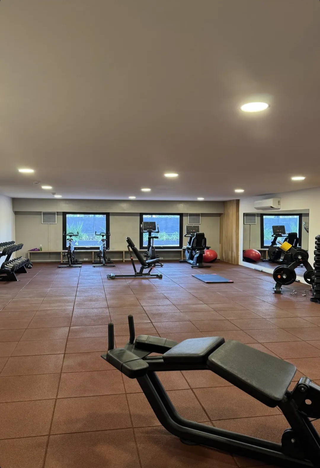 Exclusivo monoambiente premium de 44 m2 en alquiler, ubicado en el prestigioso Complejo LAWA, con vistas espectaculares al lago La Caleta en Barra de Carrasco y acceso a amenities 5 estrellas. · Foto 11
