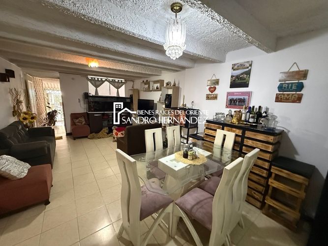 Casa de 5 alcobas en venta en Lagos Iv Sector B, Floridablanca, 200 m² · foto 2 de 19