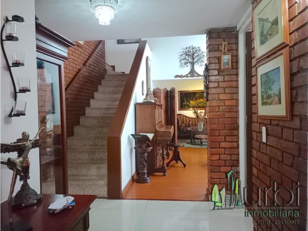 Casa en venta en Lagos De Cordoba, Bogotá · foto 2 de 20