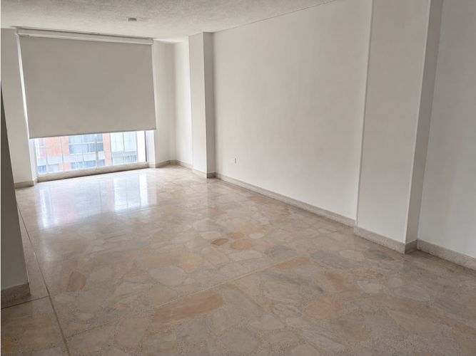Apartamento de 3 alcobas en venta en Los Cambulos, Cali, 89 m² · foto 4 de 13