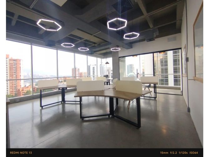 Oficina en arriendo en El Diamante No. 2, Medellín, 60 m² · foto 2 de 12