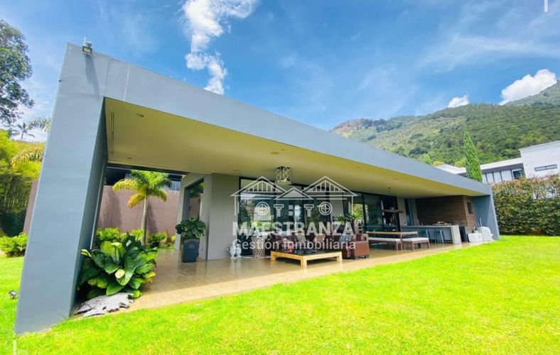 Casa de 4 alcobas en venta en Las Palmas, Medellín, 366 m² · foto 4 de 19