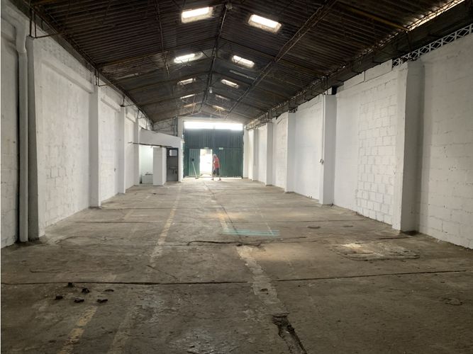 Bodega en venta en Arenales, Armenia, 200 m² · foto 2 de 5