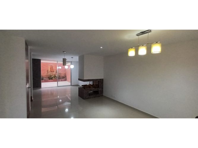 Casa de 3 alcobas en venta en Cr Rio Frio, Chía, 200 m² · foto 3 de 18