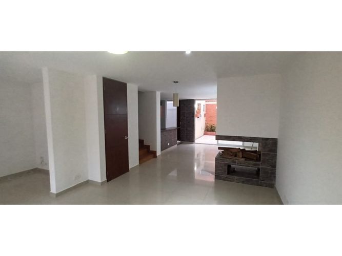 Casa de 3 alcobas en venta en Cr Rio Frio, Chía, 200 m² · foto 4 de 18