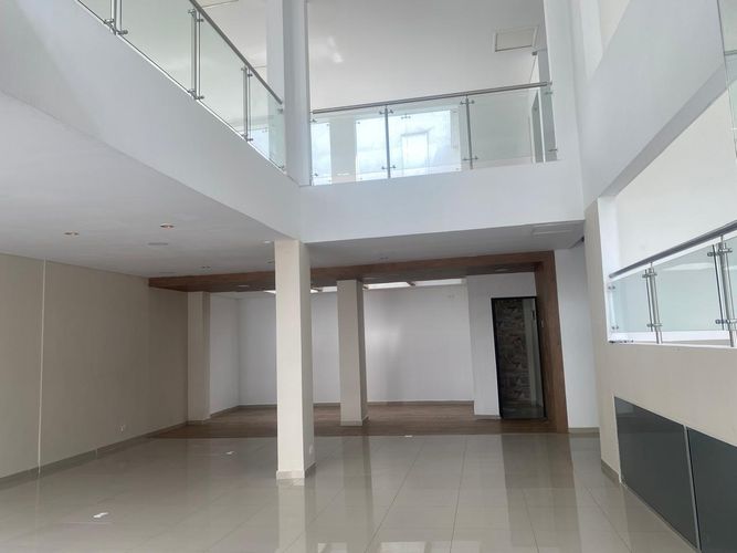 Local en arriendo en Santa Monica, Cali, 268 m² · foto 10 de 13
