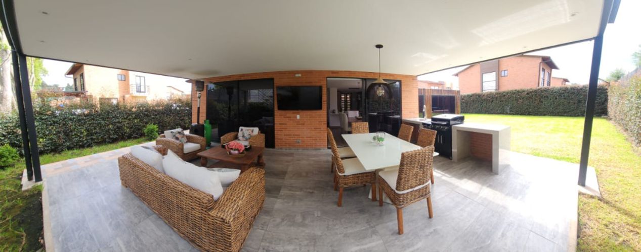 Casa de 4 alcobas en venta en 20 De Julio Sector I, Chía, 163 m² · foto 2 de 20