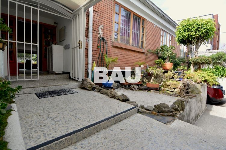 Casa de 5 alcobas en venta en Niza Norte, Bogotá, 350 m² · foto 2 de 24