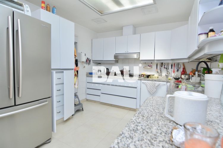 Casa de 5 alcobas en venta en Niza Norte, Bogotá, 350 m² · foto 15 de 24