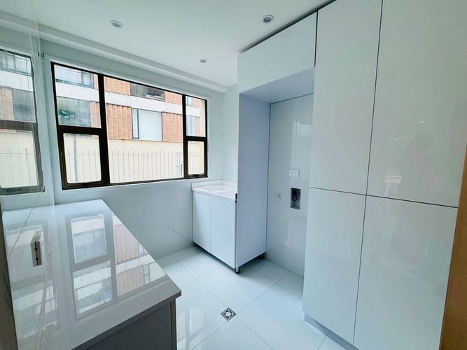 Apartamento de 3 alcobas en venta en Los Rosales, Bogotá, 237 m² · foto 15 de 16