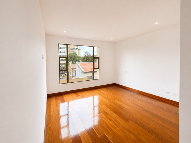 Apartamento de 3 alcobas en venta en Los Rosales, Bogotá, 237 m² · foto 11 de 16