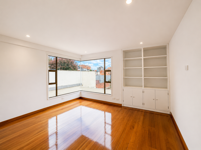 Apartamento de 3 alcobas en venta en Los Rosales, Bogotá, 237 m² · foto 7 de 16