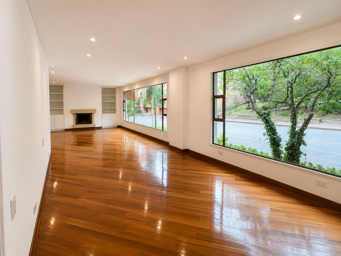 Apartamento de 3 alcobas en venta en Los Rosales, Bogotá, 237 m² · foto 4 de 16