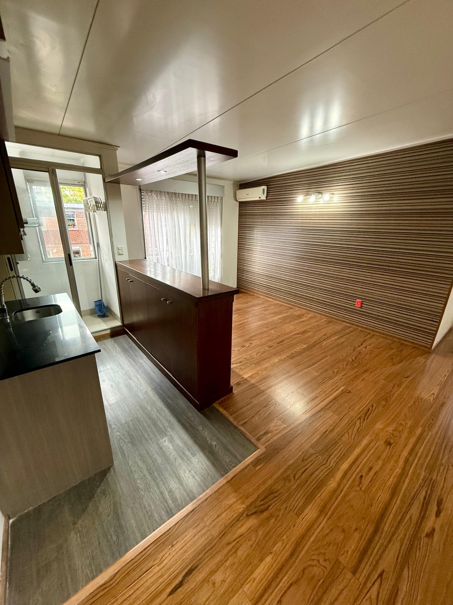Vendo hermoso apto de 3dorm y cochera próx Bulevar Artigas y Suárez