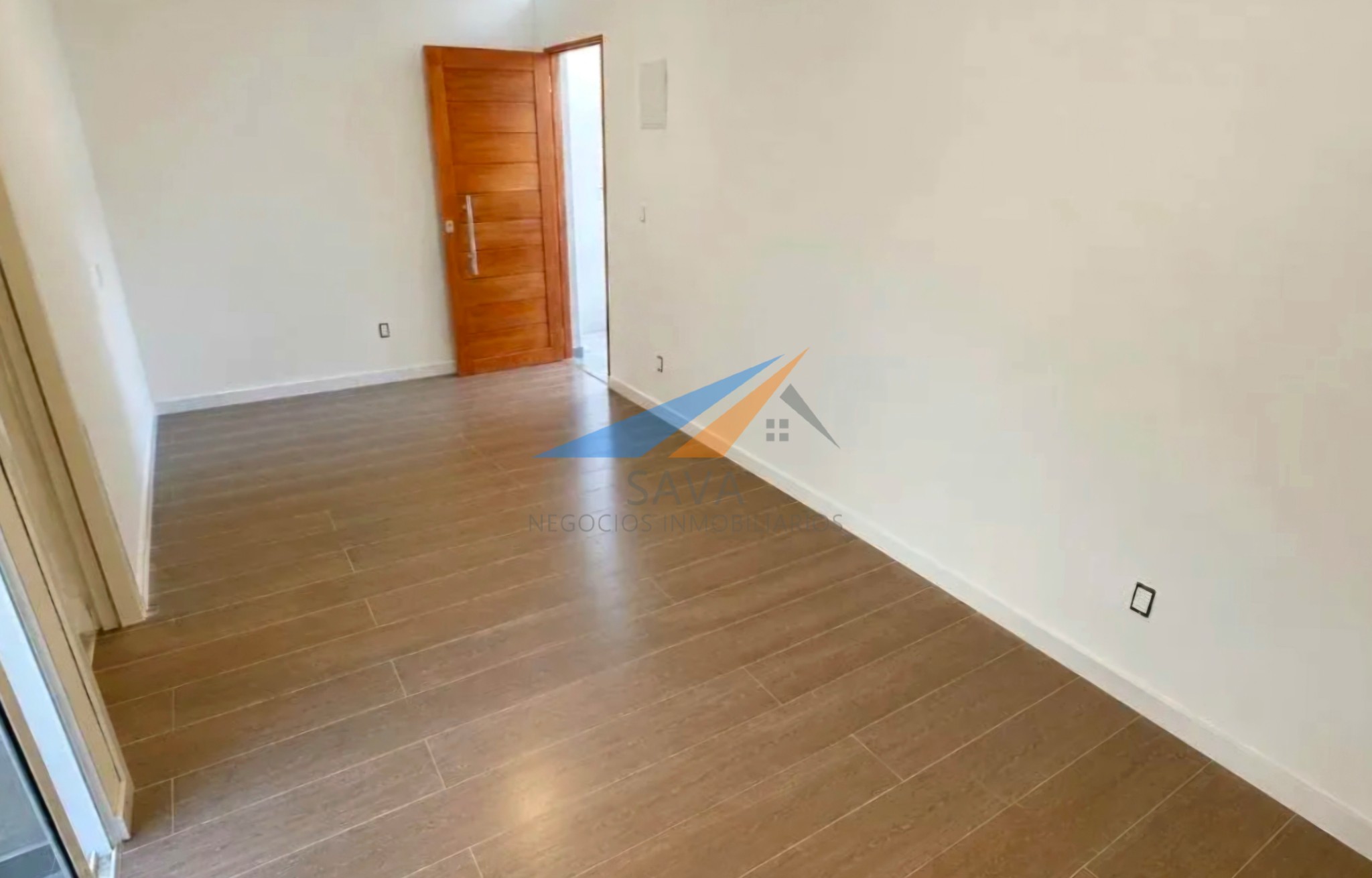 Alquiler Apartamento 2 Dormitorios en La Comercial! Sin Gastos Comunes. · Foto 2
